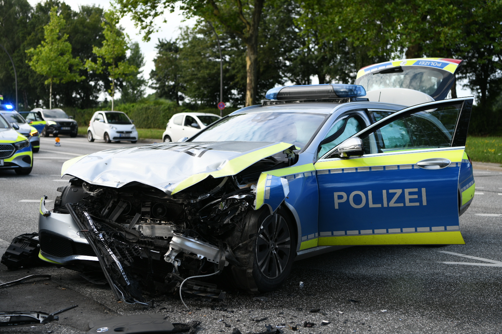 Zerdellter Polizeiwagen