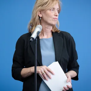 Bundesfamilienministerin Karin Prien bei einer Pressekonferenz in Berlin.