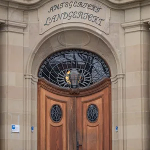 Haupteingang des Gerichtsgebäudes in Rottweil.