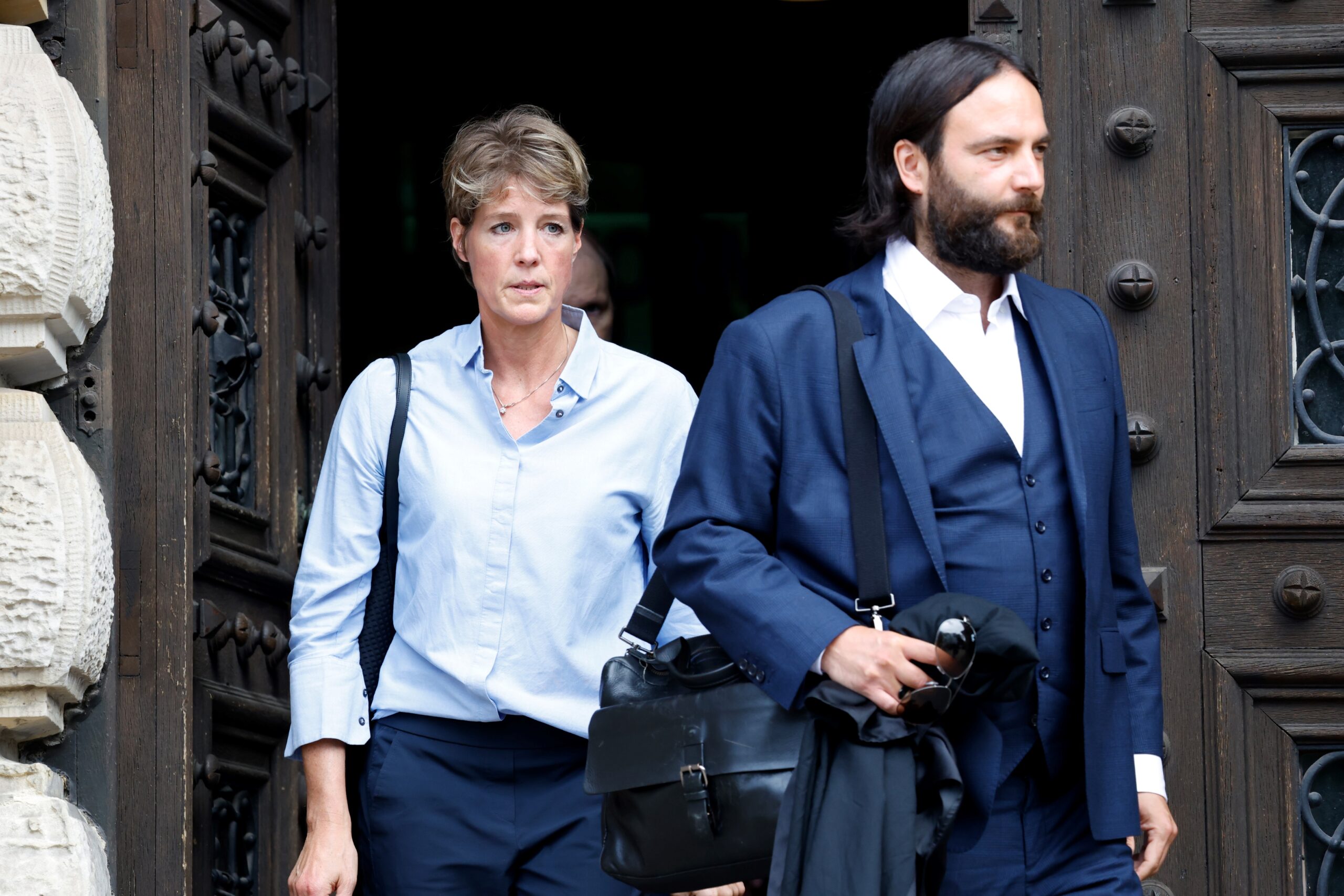 Christina Block verlässt mit ihrem Verteidiger Ingo Bott das Gericht.