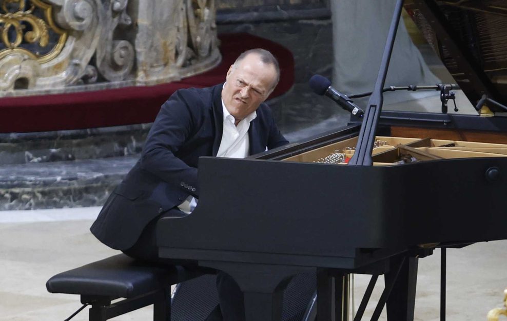 „ Thunderstruck“ von ACDC gibt es im Michel nicht alle Tage... Für Carlo von Tiedemann spielt Pianist Joja Wendt es.