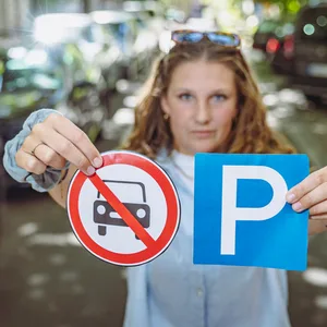 In Hamburg wird der Wegfall von Parkplätzen immer wieder heiß diskutiert.