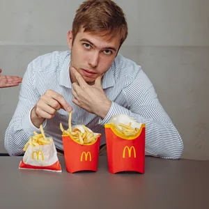Small, medium oder large? Welche Pommes lohnen sich bei Mec Donald's und Burger King? Die MOPO hat mal nachgewogen
