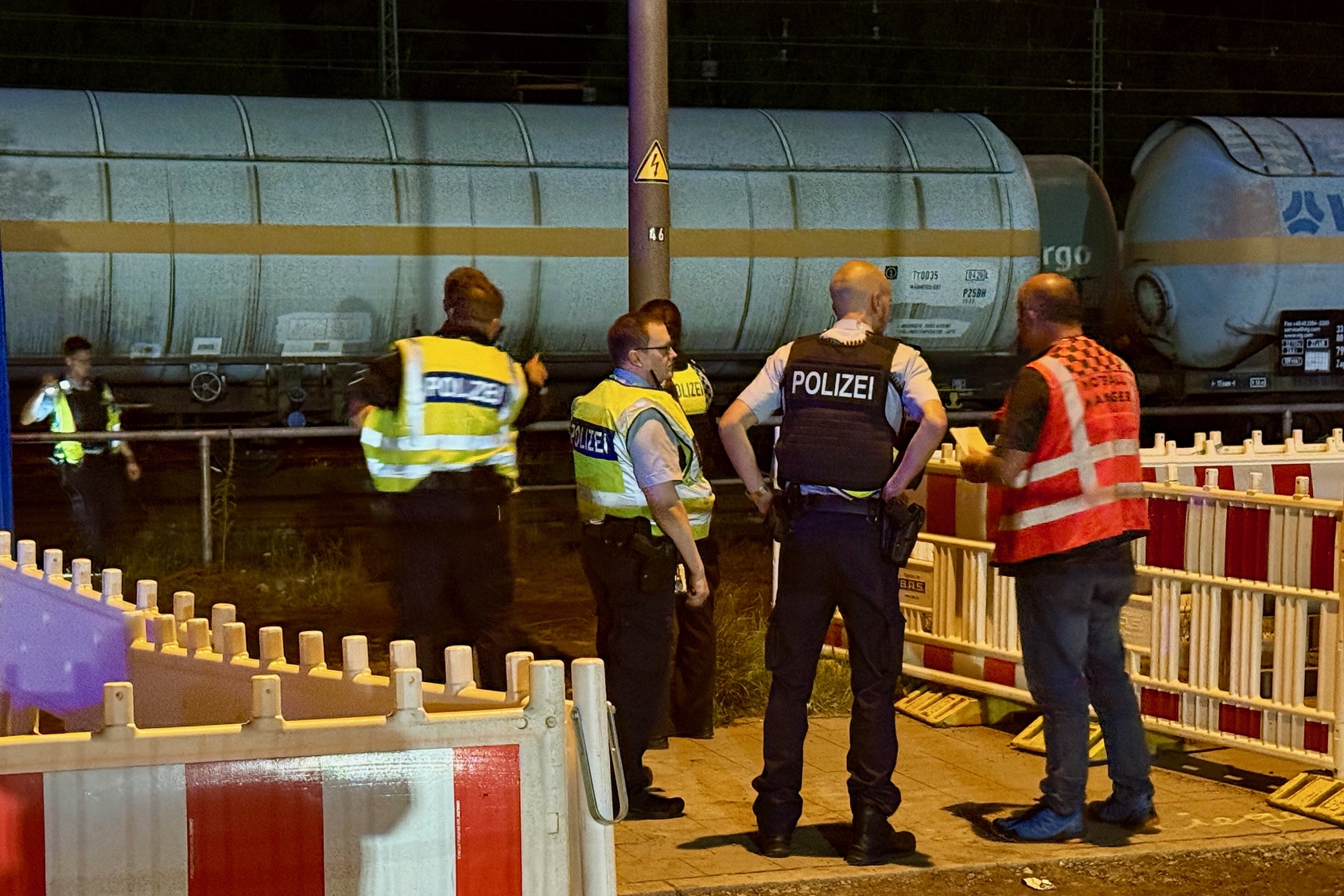 Teenager geriet bei illegaler Sprayaktion im Bahnbereich zu nahe an eine Oberleitung und bekam kebensgefährlicen Stromschag
