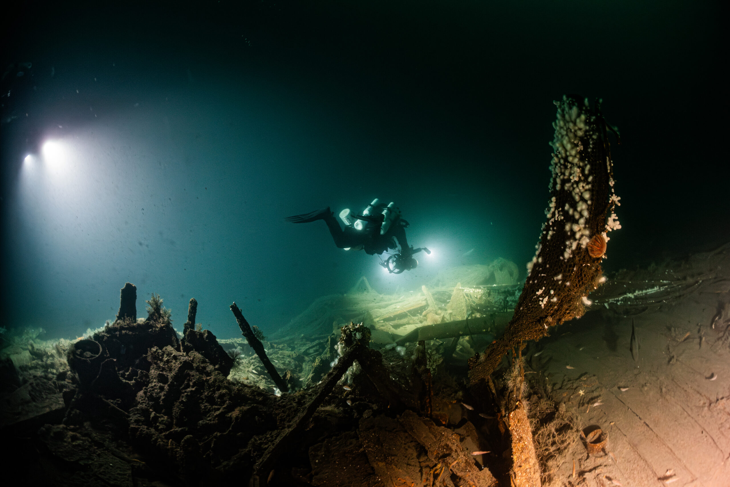 Eine internationale Gruppe von Tauchern hat nach eigenen Angaben rund 70 Seemeilen vor der britischen Küste das Wrack des im Ersten Weltkrieg versenkten Kreuzers HMS Nottingham entdeckt.