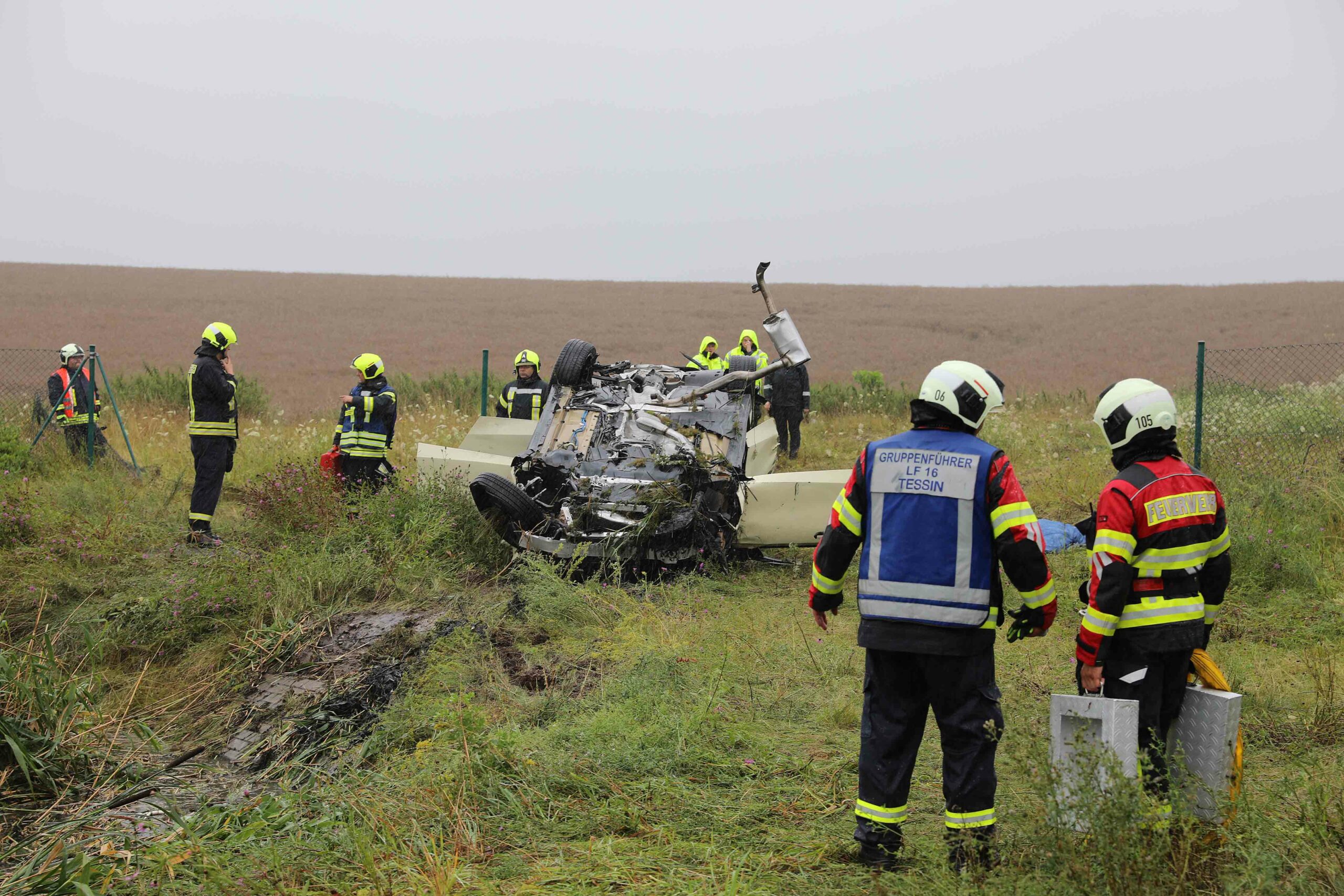Der Fahrer des Hamburger Taxis starb bei dem Unfall auf der A20 bei Tessin.