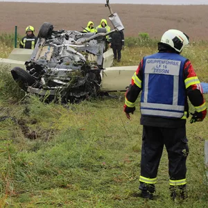 Der Fahrer des Hamburger Taxis starb bei dem Unfall auf der A20 bei Tessin.