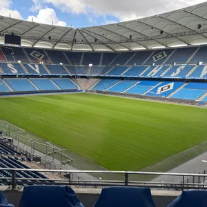 So sah der Rasen im Volksparkstadion Ende Mai aus, gespielt haben die Profis darauf nie.