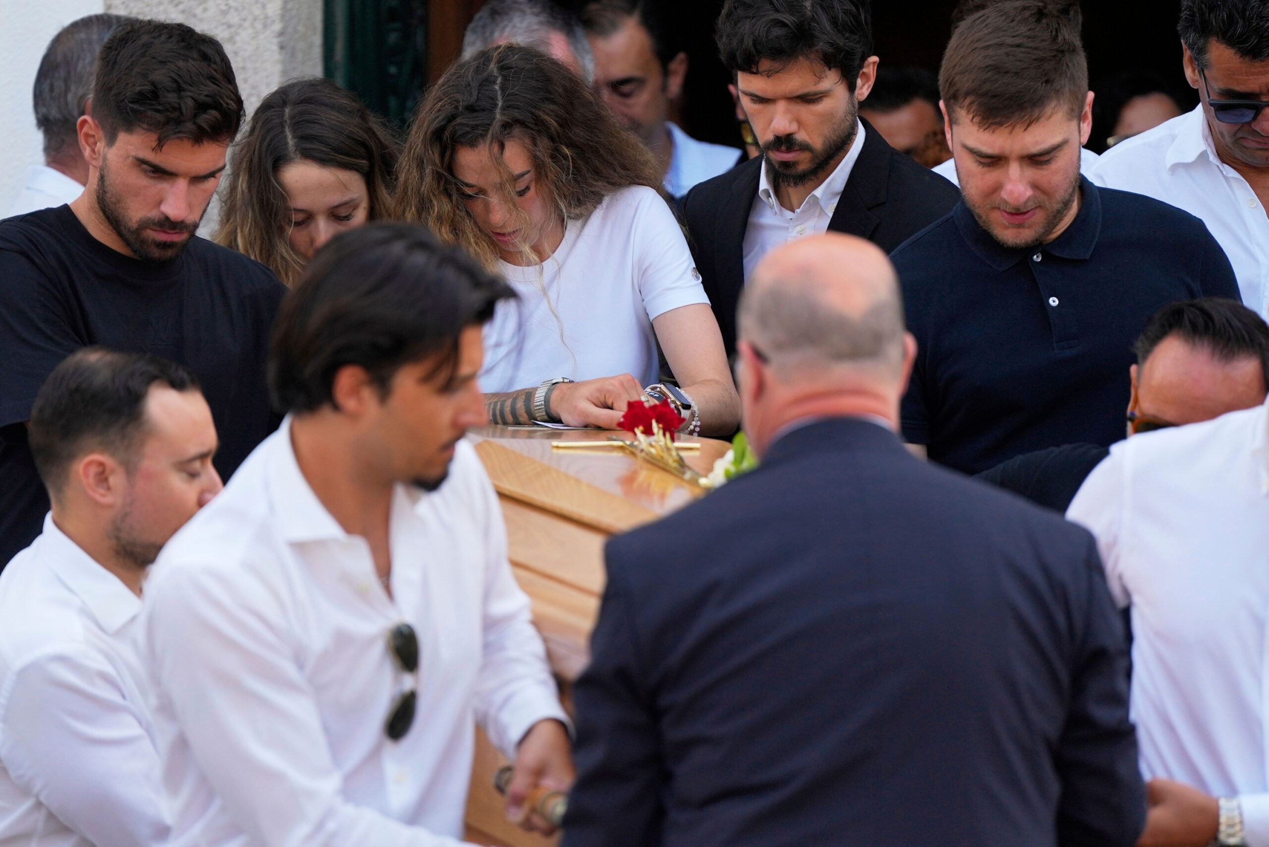 Rute Cardoso am Sarg von Diogo Jota