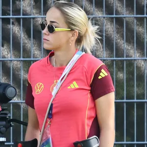 Giulia Gwinn beim Training der DFB-Frauen