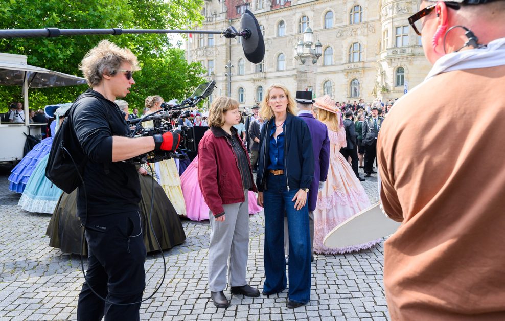 Schauspielerinnen Maria Furtwängler (r) und Luise von Stein beim Tatort-Dreh