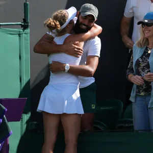 Laura Siegemund freut sich mit ihrem Freund in Wimbledon