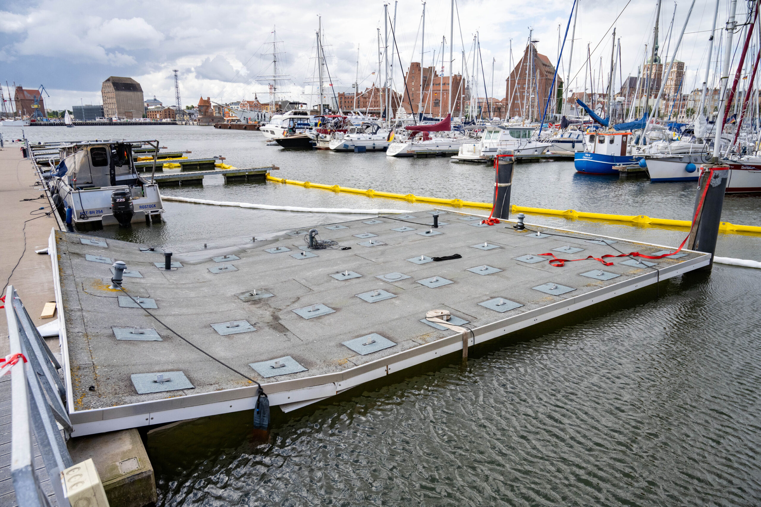 Versunkenes Toilettenhäuschen in Stralsund