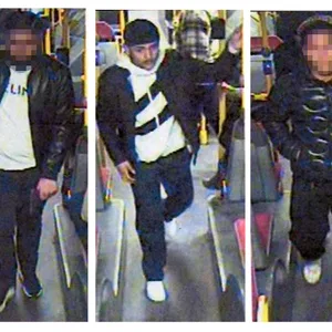 Zwei der Verdächtigen haben sich inzwischen der Polizei gestellt, nach dem dritten wird weiter gefahndet.