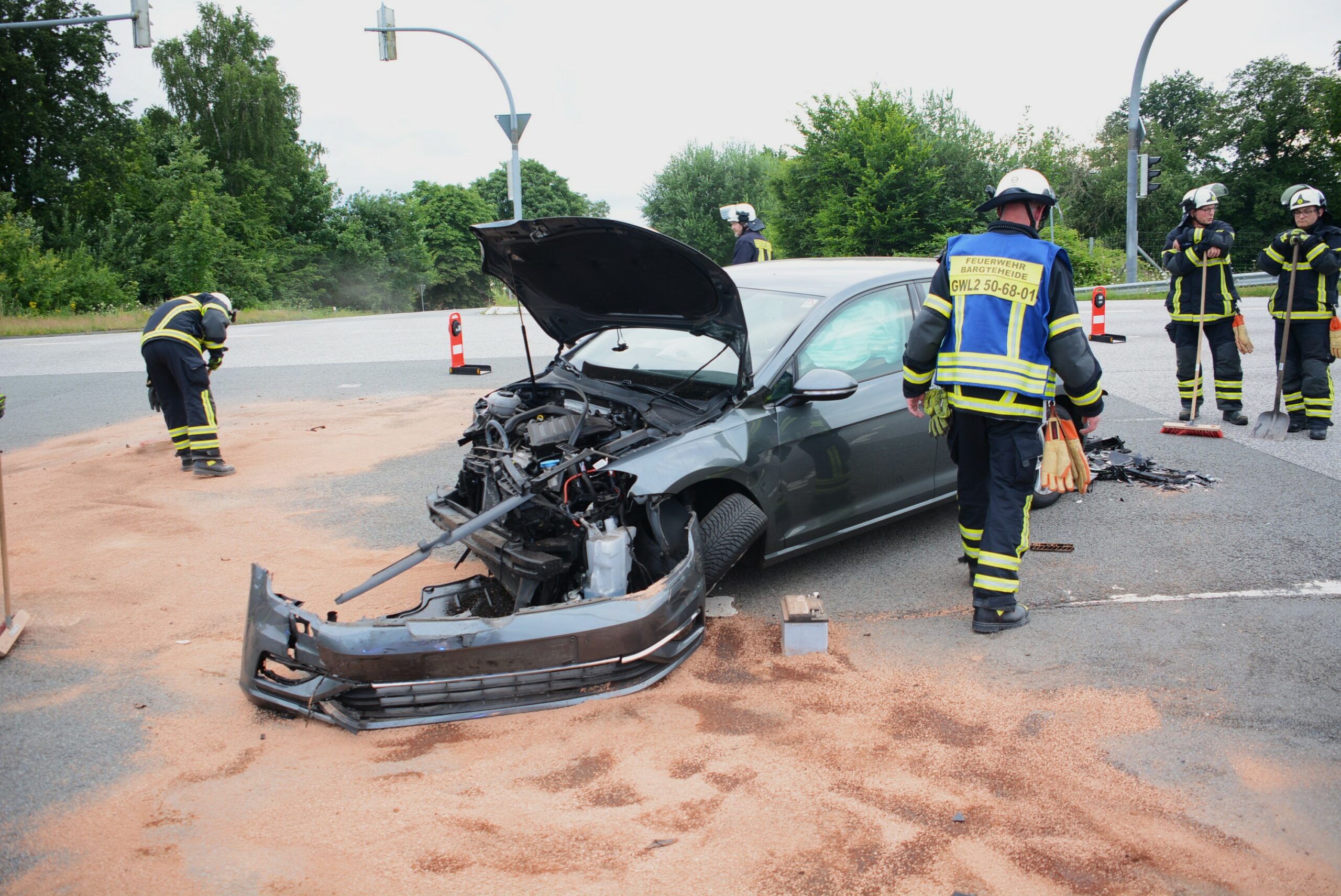 Bei dem Unfall in Bargteheide bei Hamburg wurden drei Personen verletzt.