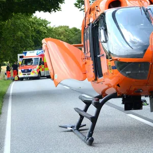 Auch ein Rettungshubschrauber kam zu dem Unfallort bei Rethwisch.