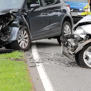 Ein VW und ein Seat sind in Kremperheide frontal zusammengeprallt.
