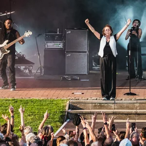 Sie ist schon die zweite Rocklegende auf der Stadtparkbühne in kurzer Zeit: Erst war Patti Smith da, nun wurde Gianna Nannini bejubelt.