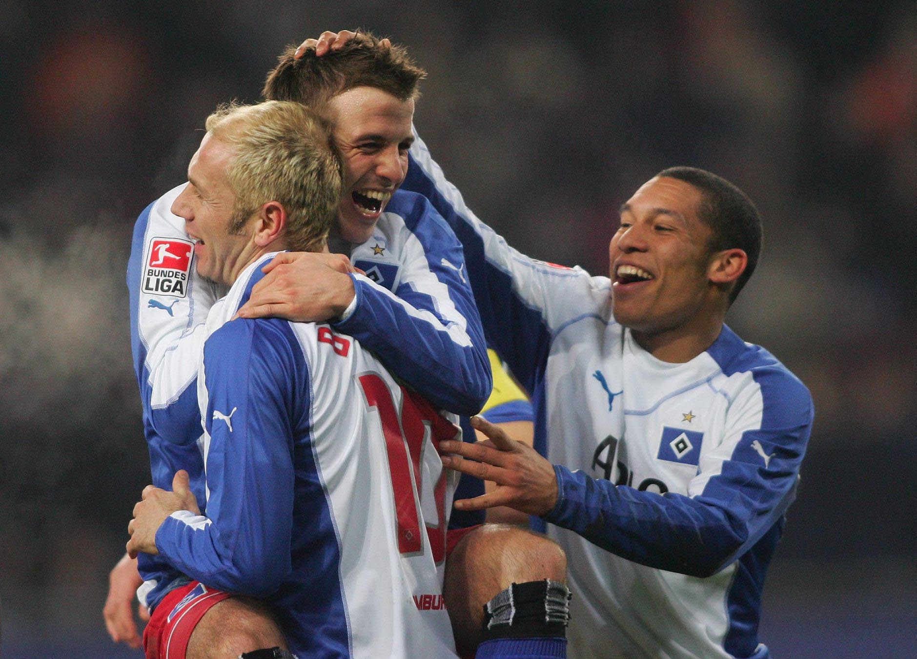Rafael van der Vaart, Sergej Barbarez und Nigel De Jong bejubeln ein HSV-Tor