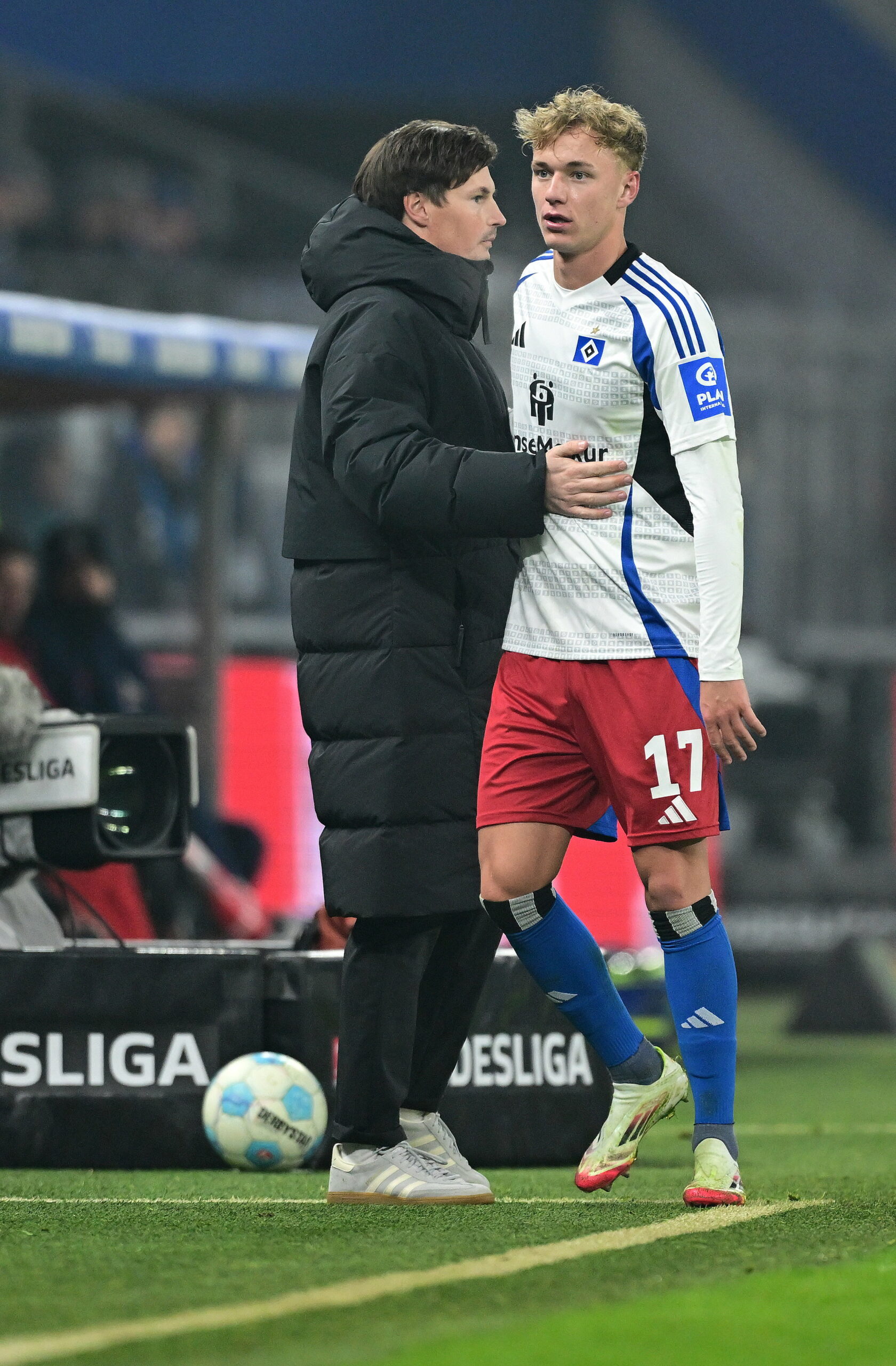 Gern würde Adam Karabec (r.) wieder unter Merlin Polzin spielen und trainieren. Aber wird der HSV dem Tschechen diesen Wunsch auch erfüllen?