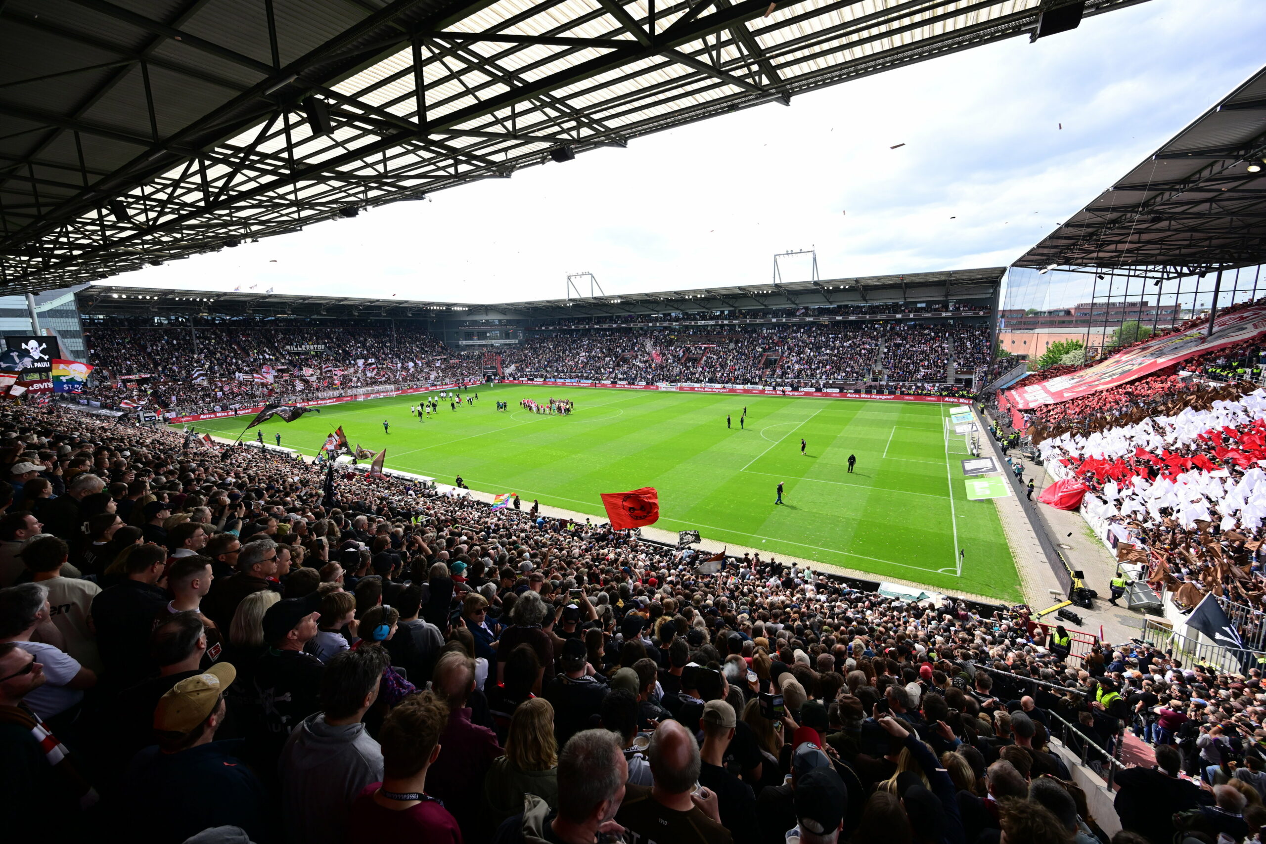 Millerntor-Stadion mit Fans
