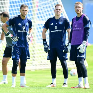 Fernando Dickes, Sven Höh, Daniel Heuer Fernandes, Matheo Raab und Hannes Hermann im HSV-Training