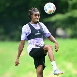 Romeo Aigbekaen am Ball