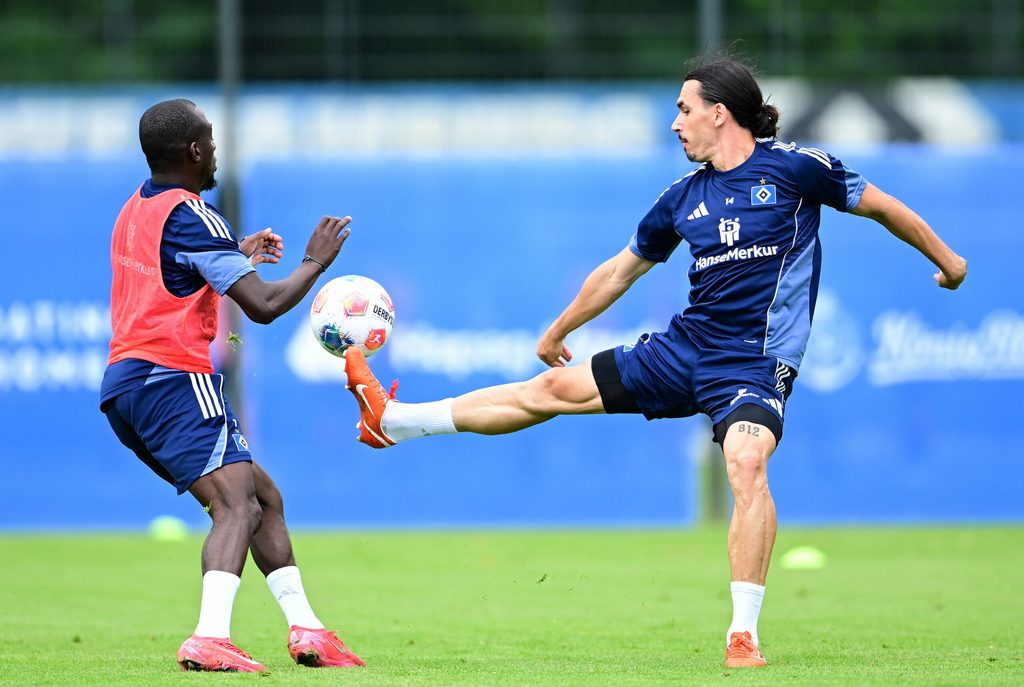 Jean-Luc Dompé und Rayan Philippe im Duell um den Ball im Training