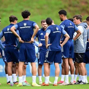 Noch hat HSV-Trainer Merlin Polzin seine Mannschaft für die neue Bundesliga-Saison nicht zusammen.