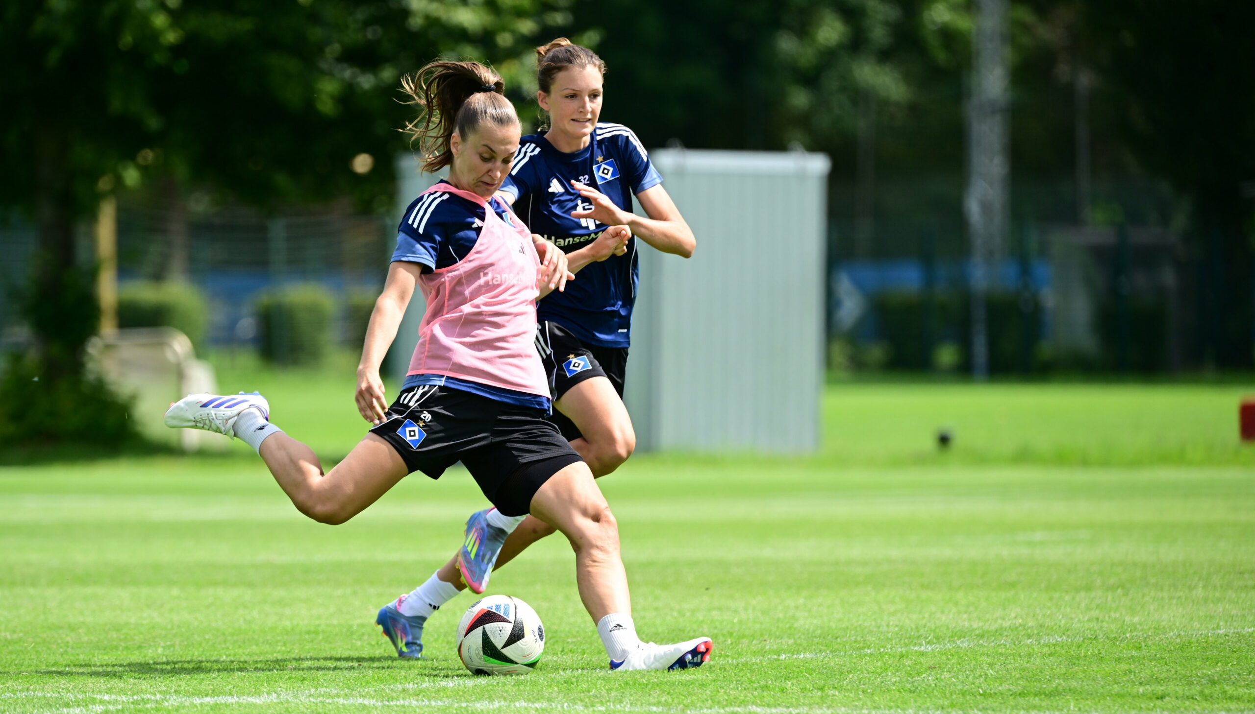 Emilia Hirche und Lotta Wrede im HSV-Training