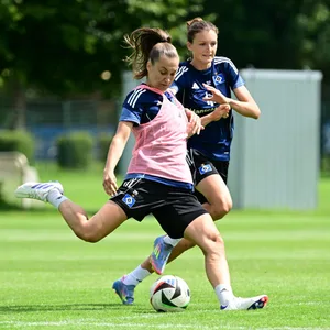 Emilia Hirche und Lotta Wrede im HSV-Training