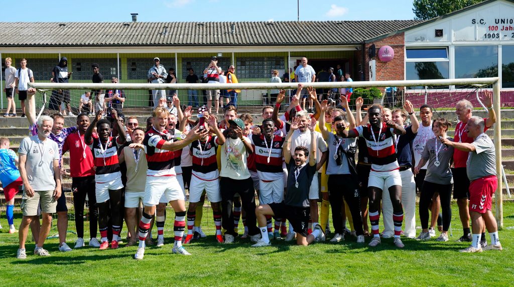 Altona 93 feiert den Supercup-Sieg