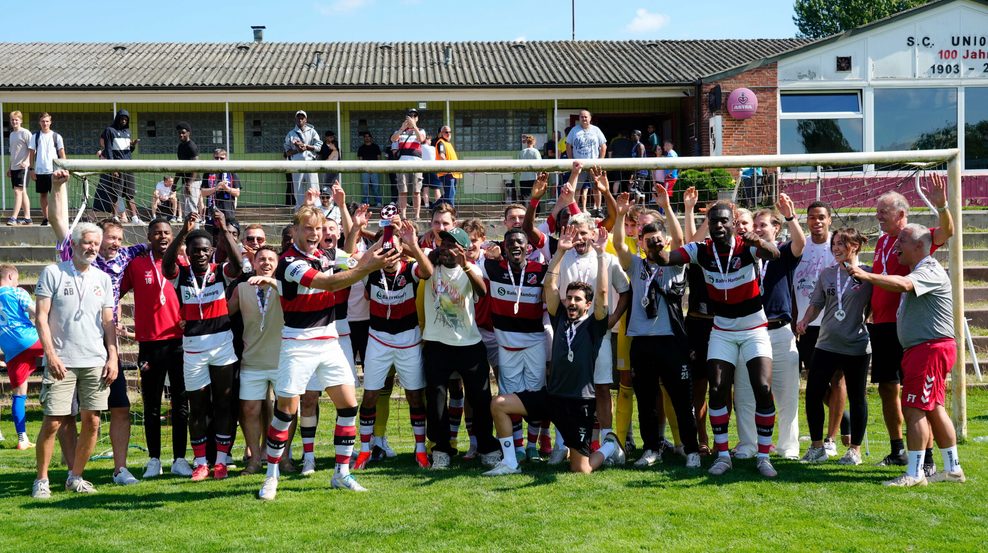 Altona 93 feiert den Supercup-Sieg