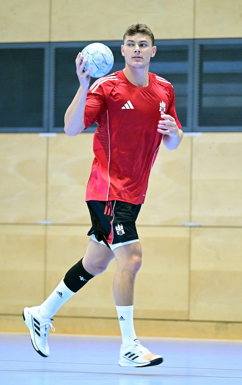 Nicolaj Jørgensen bei seinem ersten HSVH-Training