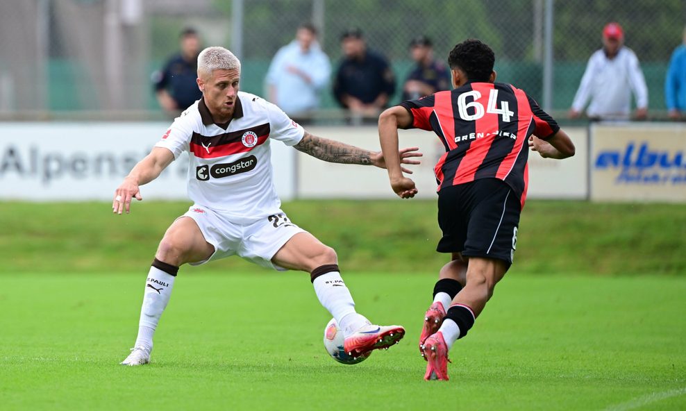 St. Paulis Louis Oppie im Testspiel gegen Nizza