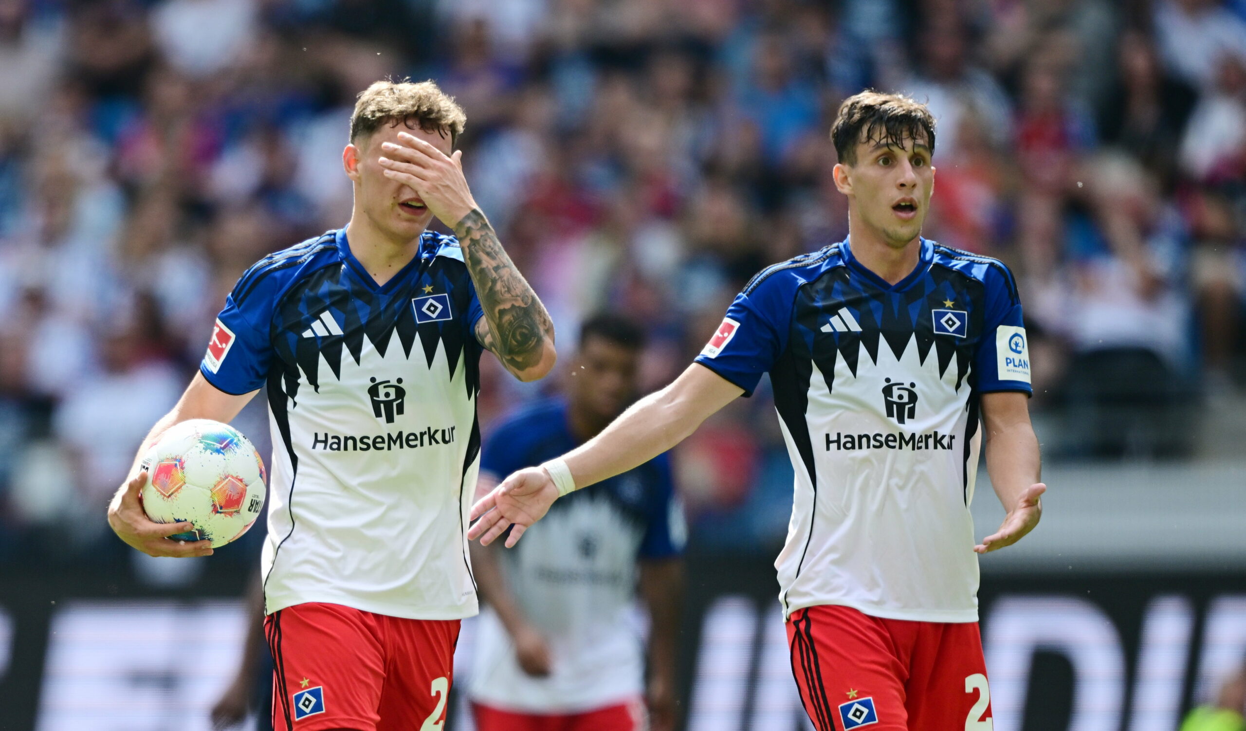 Die HSV-Profis Nicolai Remberg und Nicolas Capaldo gucken frustriert
