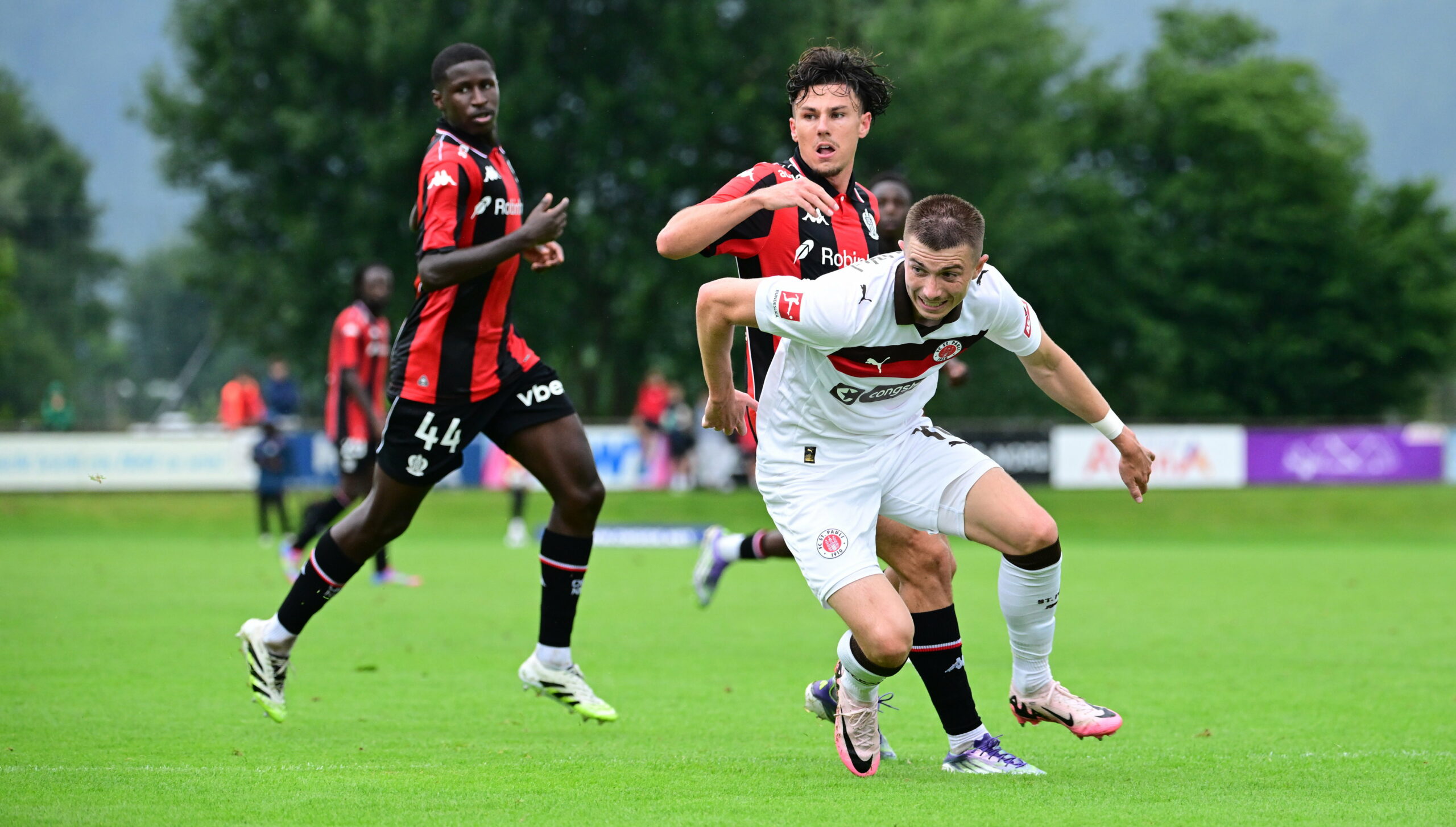 St. Paulis Scott Banks im Testspiel gegen Nizza