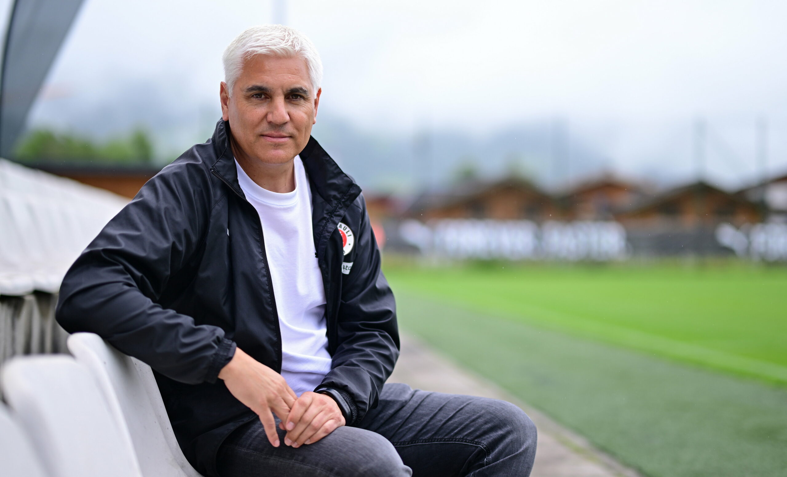 St. Paulis Sportchef Andreas Bornemann in Flachau