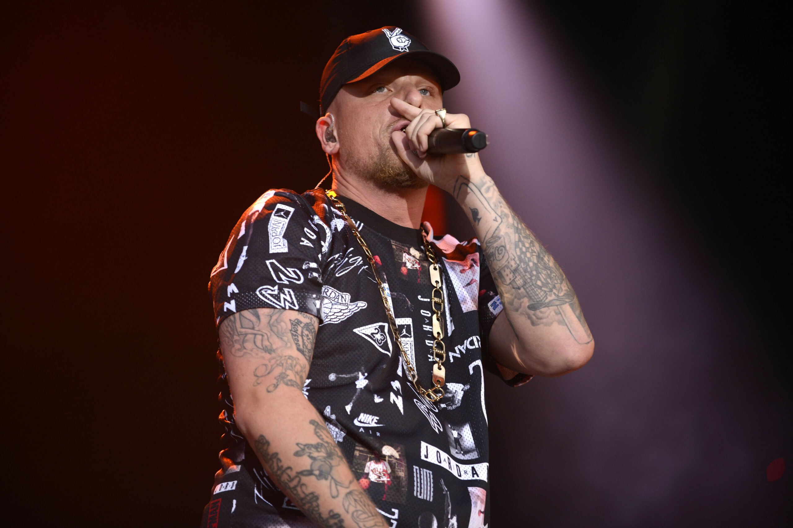 Bonez MC auf einem Konzert in Cuxhaven.