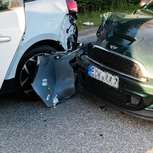 Bei dem Auffahrunfall zwischen Neustadt in Holstein und Süsel wurden vier Personen verletzt.