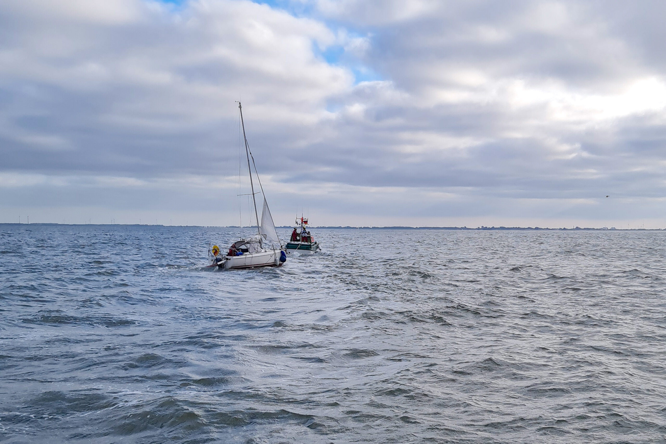Zwei Boote auf See