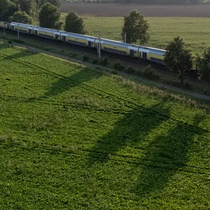 Ein Regionalzug des Unternehmens Metronom auf der Strecke zwischen Hamburg und Bremen.