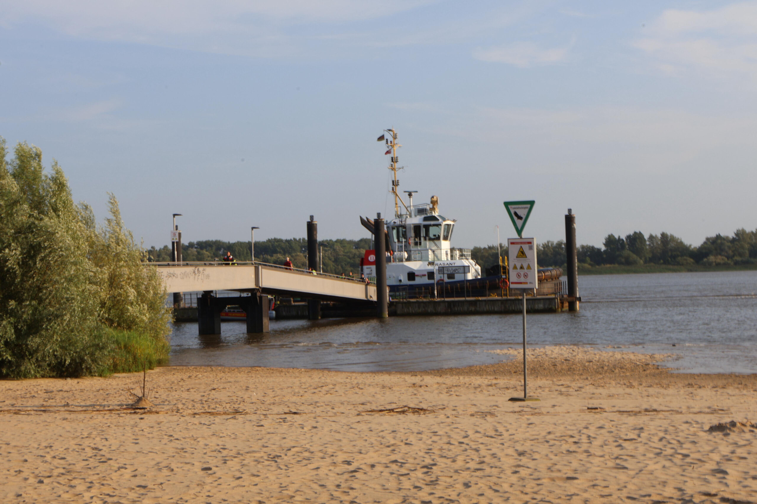 Der Schlepper „VB Rasant“ war als erstes vor Ort.