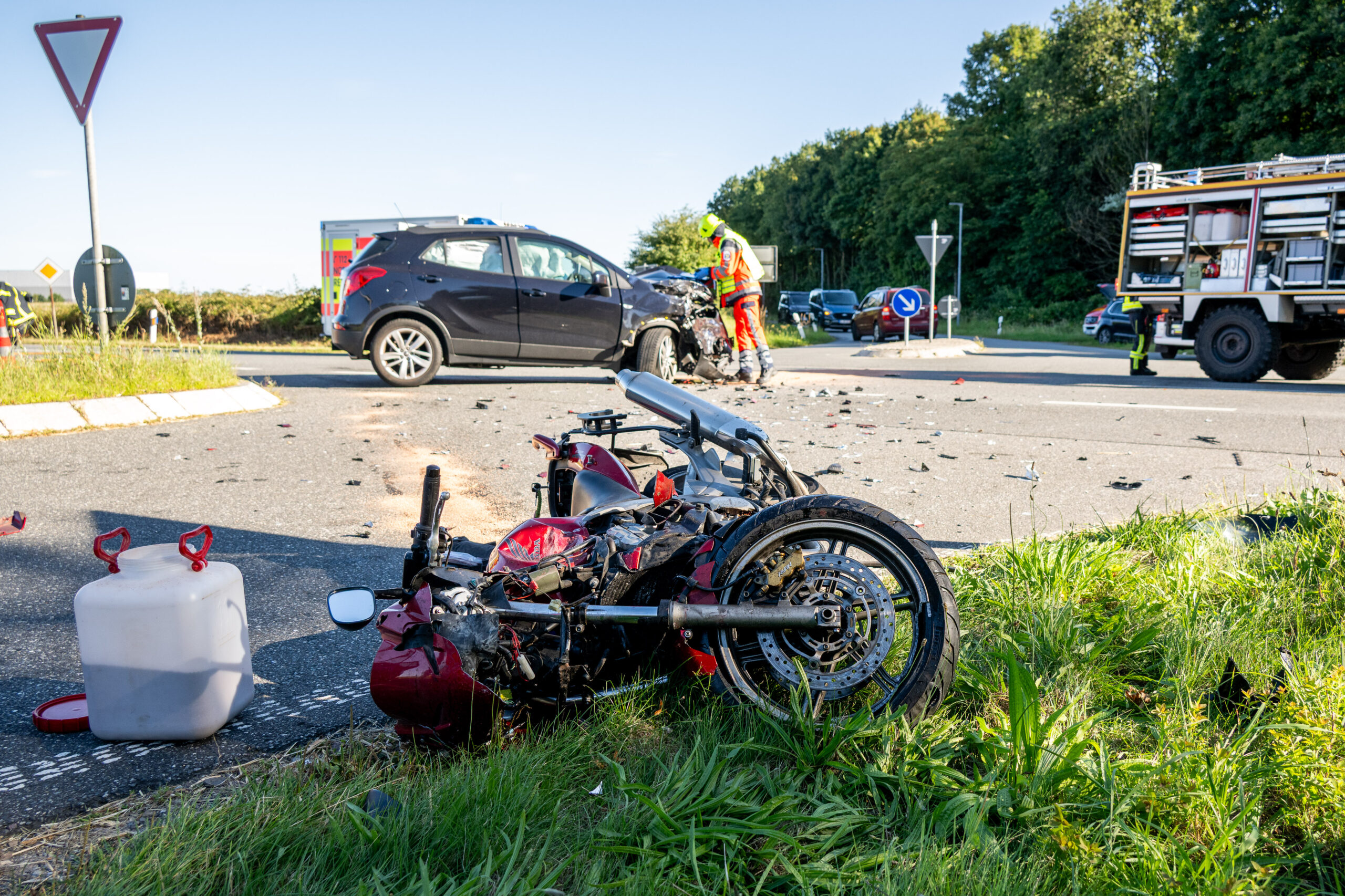 Die Unfallstelle auf der L15 in Tarp nahe Flensburg.