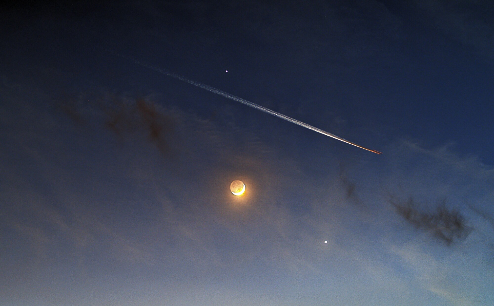 Blick auf die Planeten Venus und Jupiter am Abendhimmel.