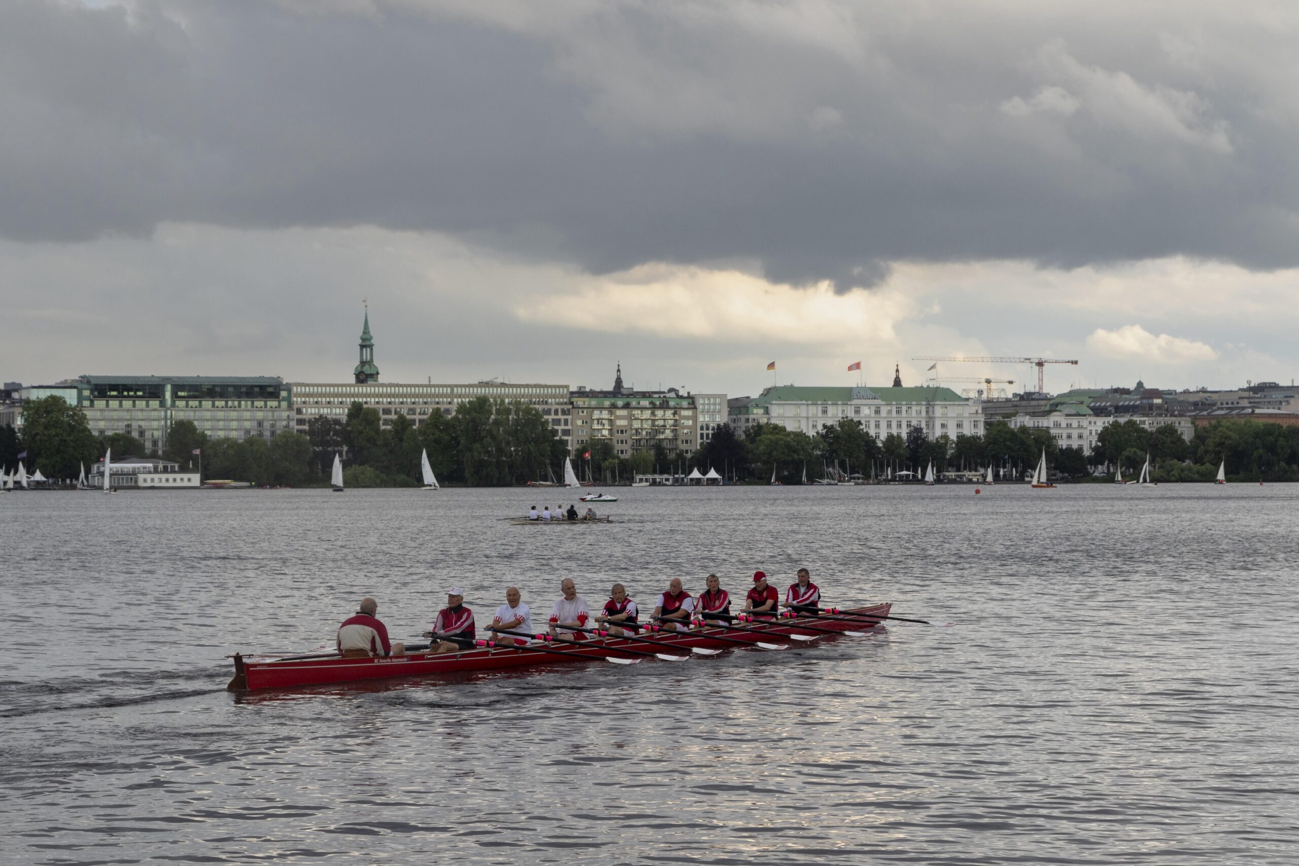 Alster wolkenverhangener Himmel
