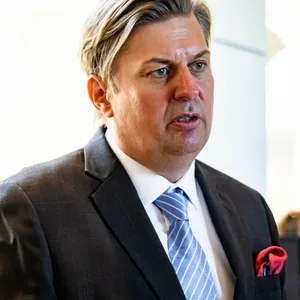 Der Bundestagsabgeordnete Maximilian Krah (AfD) pflegt einen eher luxuriösen Lebensstil. Gegen ihn wird wegen Bestechlichkeit ermittelt.