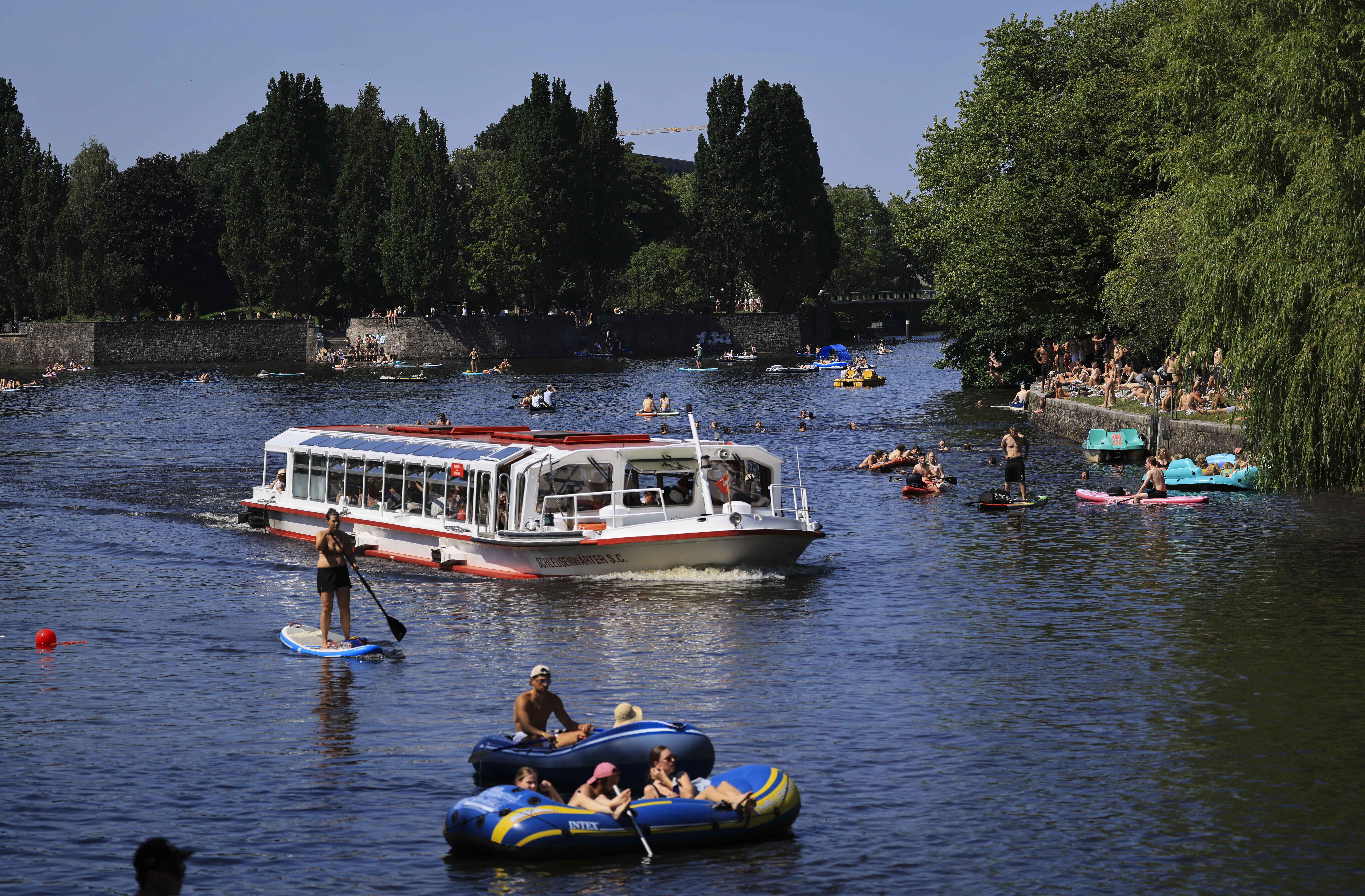 Volle Alster im Sommer