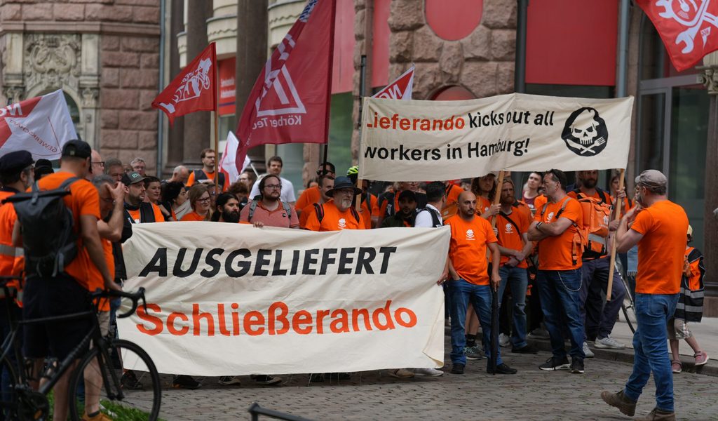 Lieferando-schmei-t-500-Fahrer-raus-Hamburger-Innenstadt-wird-zur-Protestmeile