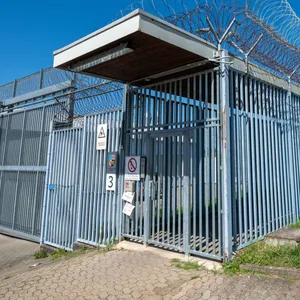 Der Eingang der JVA Ottweiler im Saarland.